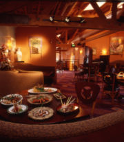 Some of ObaChine's booths and tables with some Buddha decor Some of ObaChine's booths and tables with some Buddha decor