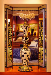 The mirror area of Barbara Lazaroff's Frette store showcase. The mirror area of Barbara Lazaroff's Frette store showcase.